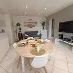 50m2 Plein Centre Au Calme Et Proche Et Marche Apartmán Fréjus