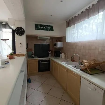 50m2 Plein Centre Au Calme Et Proche Et Marche *
