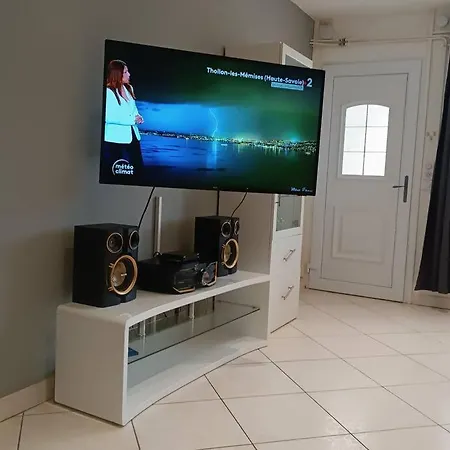 50m2 Plein Centre Au Calme Et Proche Et Marche Apartmán