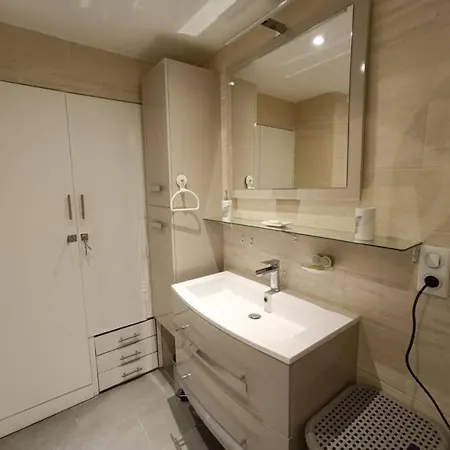 50m2 Plein Centre Au Calme Et Proche Et Marche Apartment Frejus