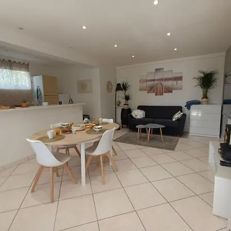 50m2 Plein Centre Au Calme Et Proche Et Marche *
